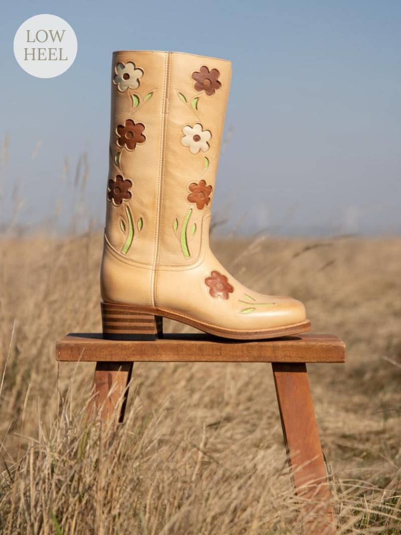 Blumenstiefel Kamel Niedriger Absatz Blumenstiefel Kamel Niedriger Absatz von Dandelie