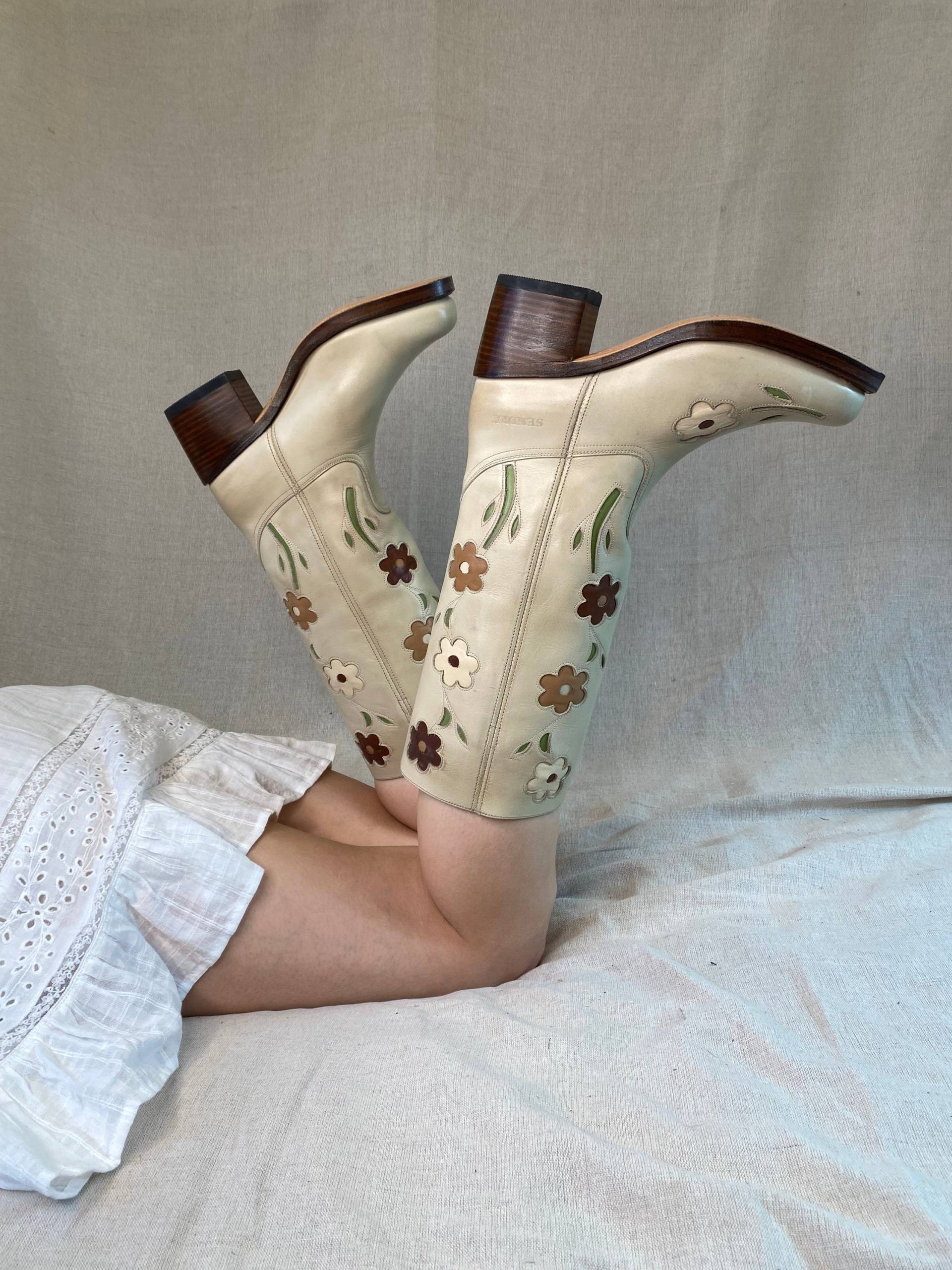 Blumenstiefel in Beige von Dandelie