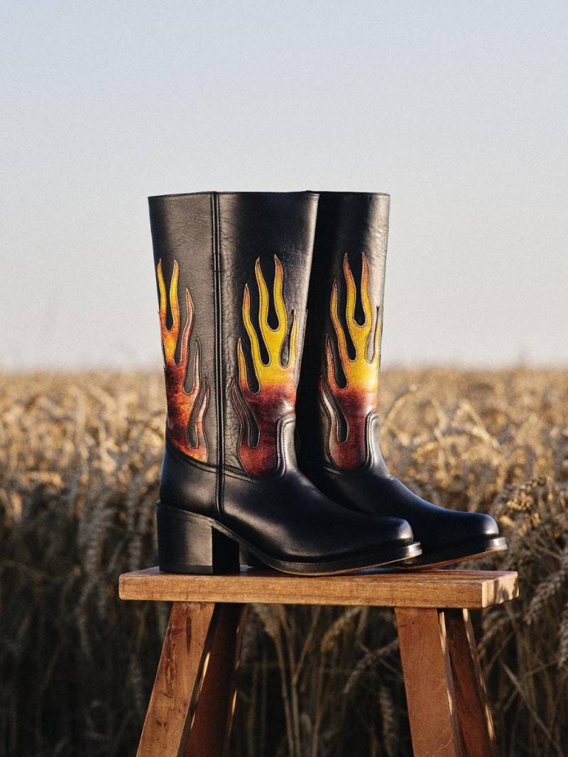 Klobige Stiefel in Schwarz Klobige Stiefel in Schwarz von Dandelie