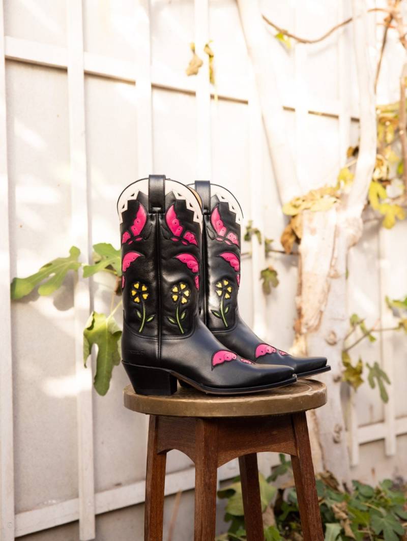 Magentafarbene Schmetterlingsstiefel Magentafarbene Schmetterlingsstiefel von Dandelie