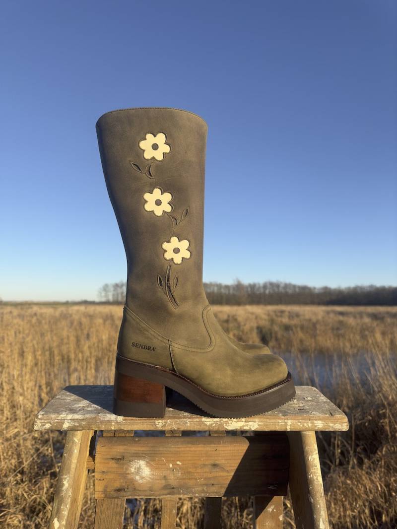 Plateaustiefel Mit Blumenmuster, Militärgrün von Dandelie