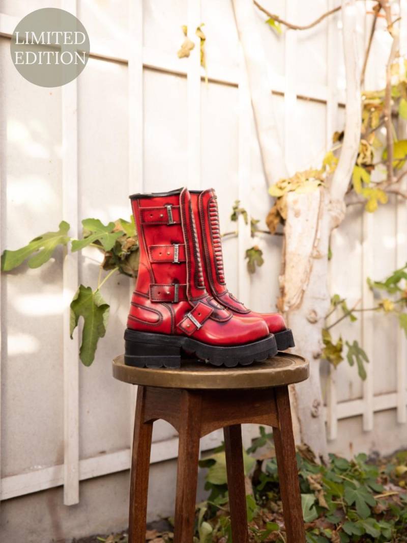 Klobige Plateaustiefel Rot Klobige Plateaustiefel Rot von Dandelie