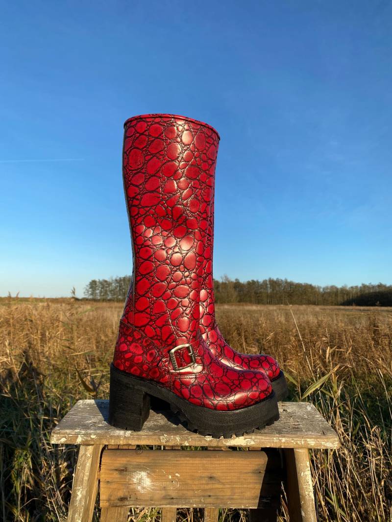 Rote Plateaustiefel - Deadstock Rote Plateaustiefel - Deadstock von Dandelie