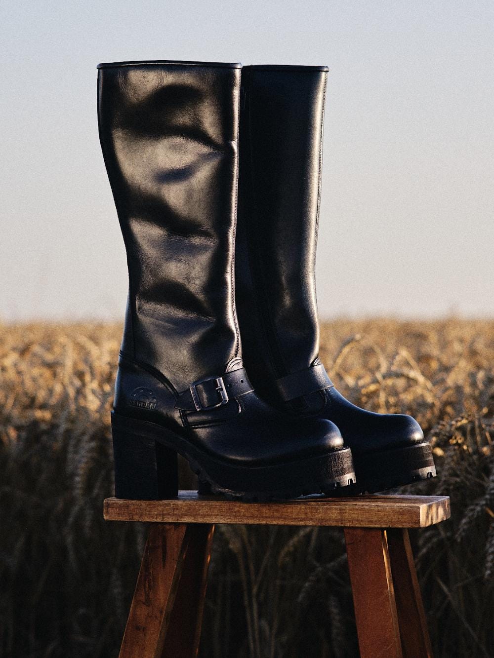 Schwarze Plateaustiefel Mit Schnalle - Deadstock von Dandelie