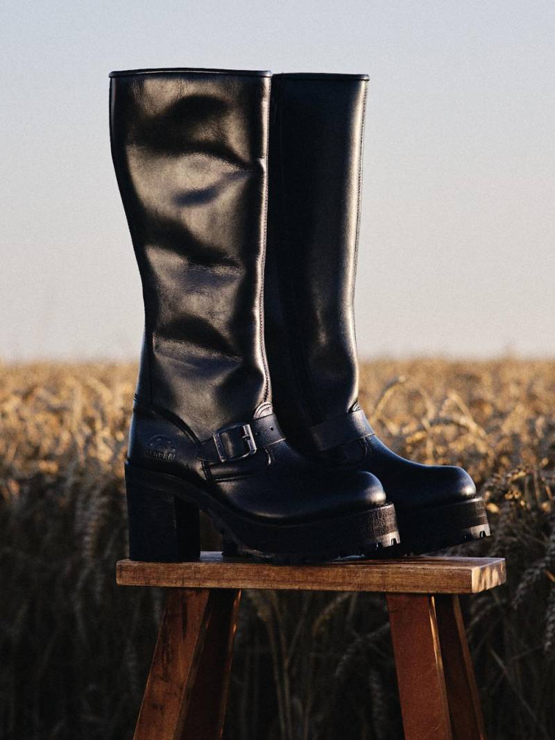 Schwarze Plateaustiefel Mit Schnalle - Deadstock Schwarze Plateaustiefel Mit Schnalle - Deadstock von Dandelie