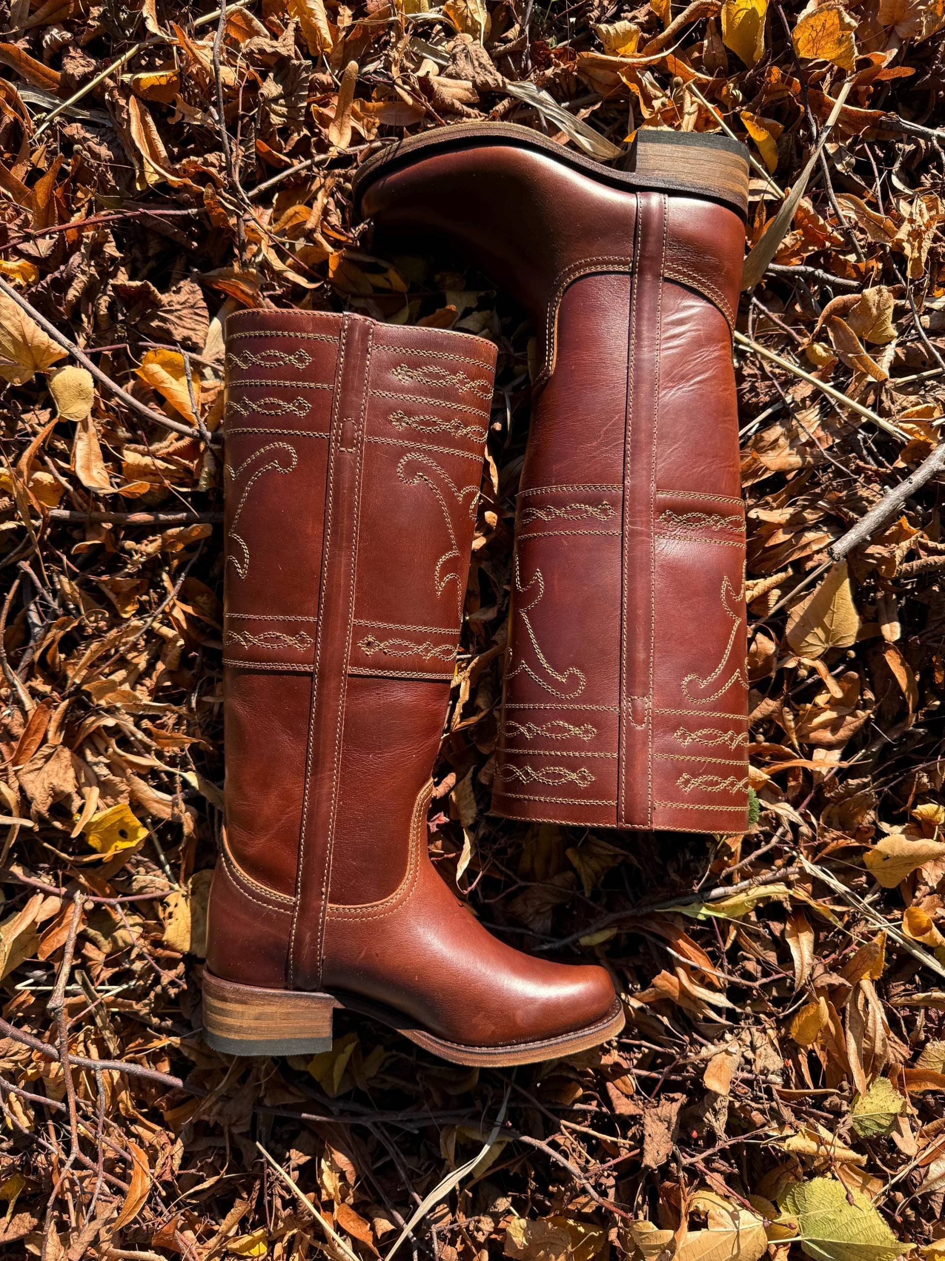 stitching Taurus Boots Kastanie stitching Taurus Boots Kastanie von Dandelie