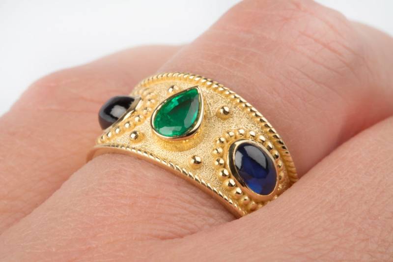 14K/18K Gold-Byzantinerring Smaragd & Cabochon-Edelstein von DanelianJewelry