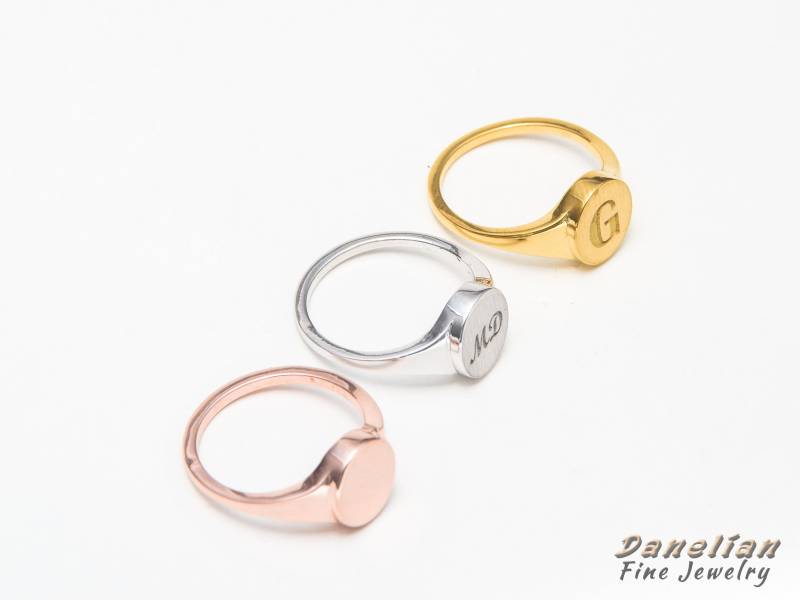 Massiver Gold Pinky Siegelring Silberring Mit Eingraviertem Monogramm von DanelianJewelry