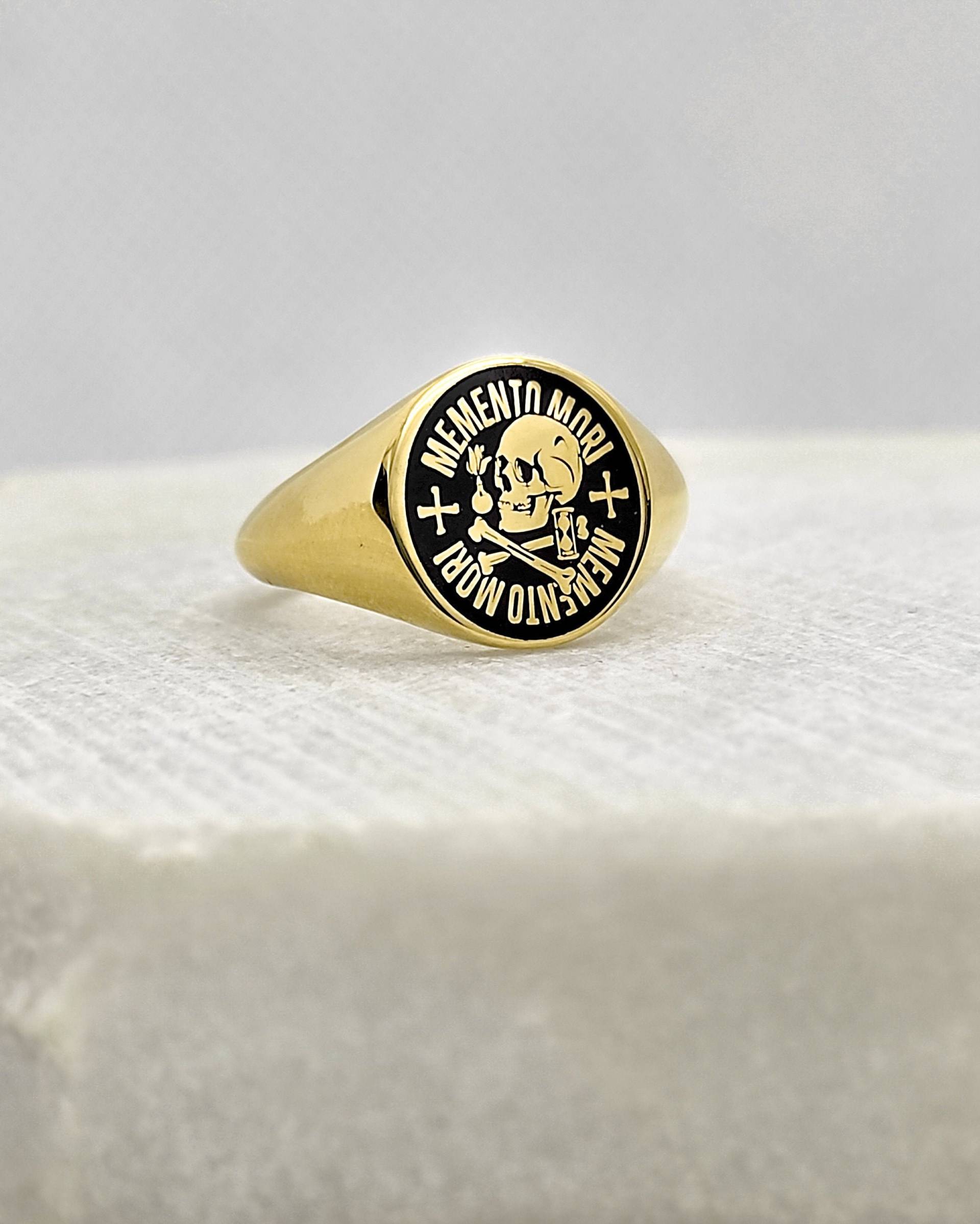 Memento Mori Ring, Biker Ring Gold, Gravur Schädel, Schmuck, Totenkopf Siegelring, Stoa Gold Für Den Kleinen Finger von DanelianJewelry