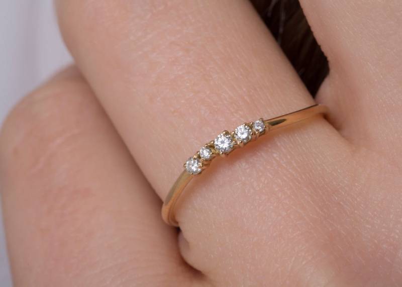 Solider Goldring 14K, Diamantgoldring, 18K Diamantring, Zierlicher Diamantband, Dünner Solid Gold Diamond Band von DanelianJewelry