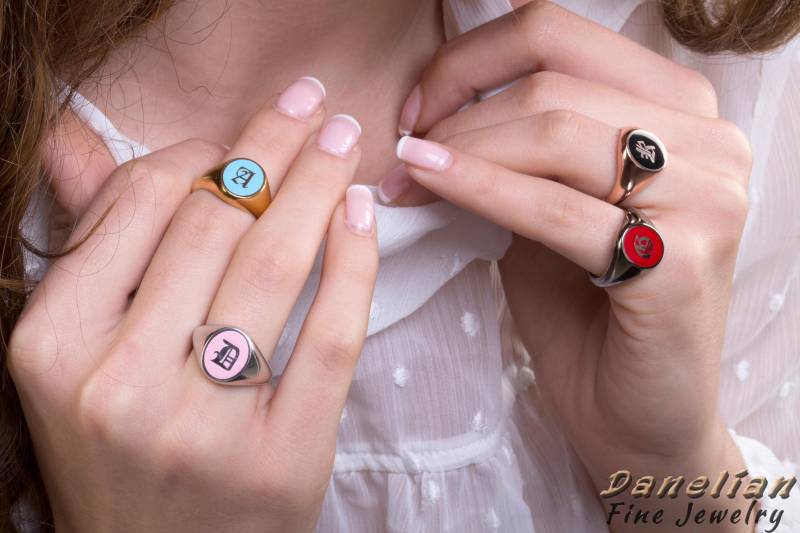 Wunschbuchstabe Siegelring Sterling Silber Emaille Monogramm von DanelianJewelry