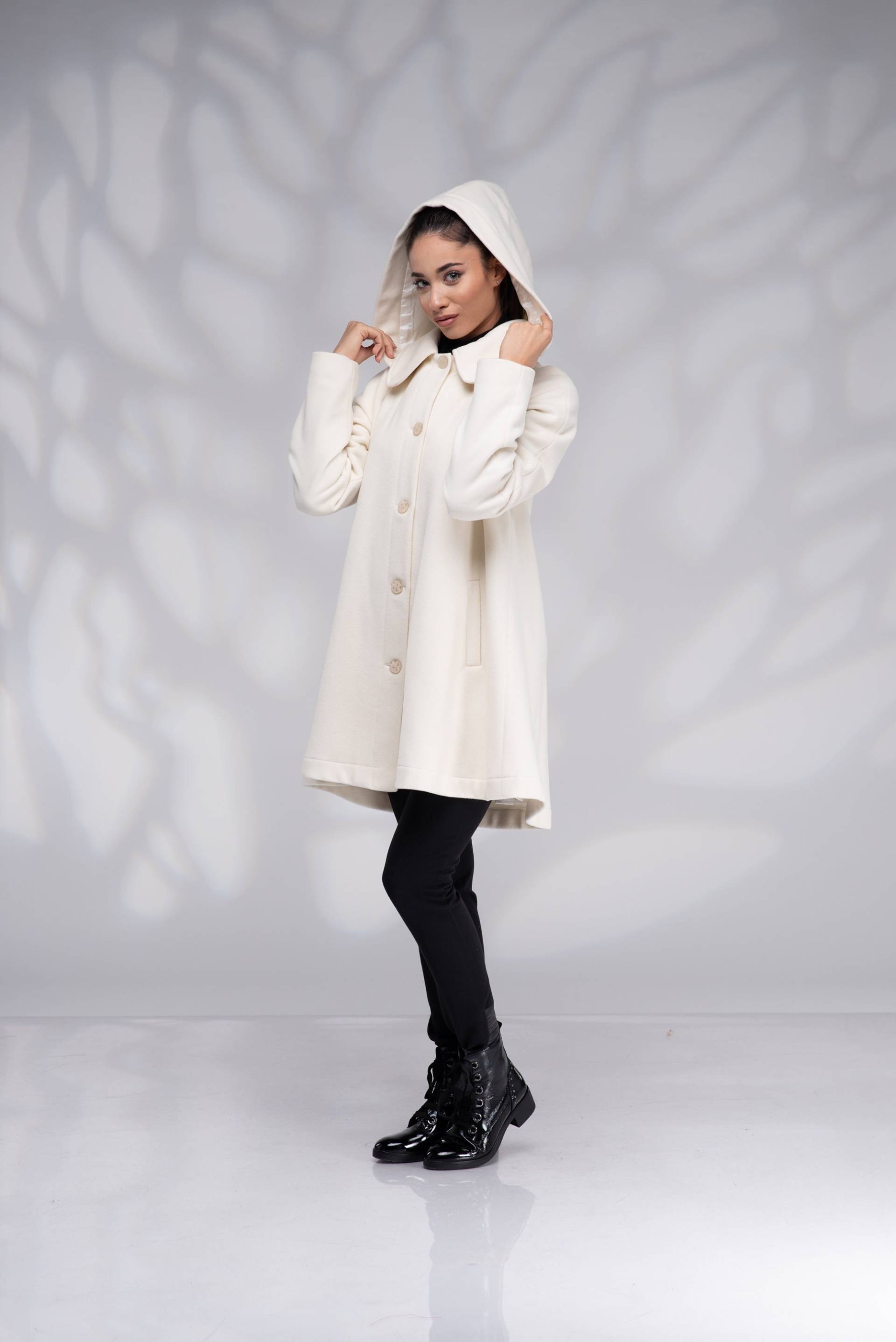 Weißer Wollmantel, Swing Coat, Kapuzenmantel Damen, Winter Kurzmantel, A-Line Mantel von Danellys