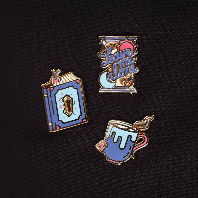 Spellbound Introvert Emaille Pins von DangerInDesign