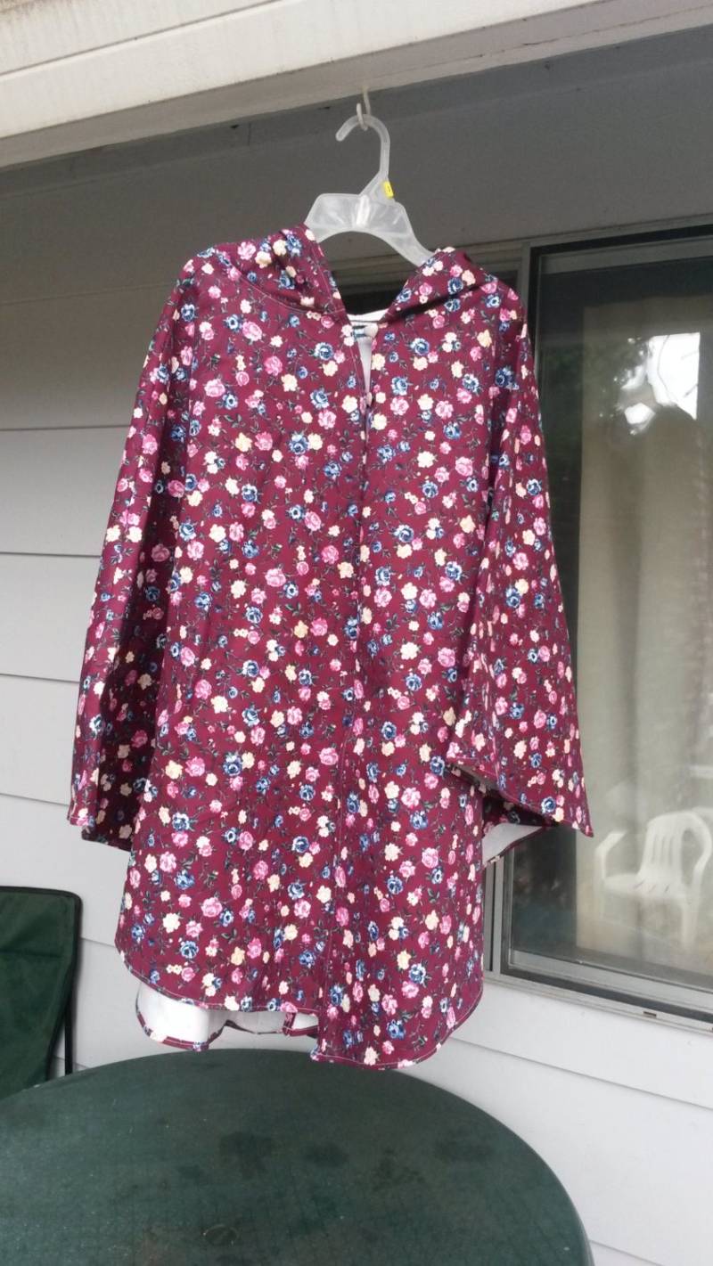 Erwachsener Kapuzen-Jeans Poncho Erwachsener Kapuzen-Jeans Poncho von DaniAnnieCrafts