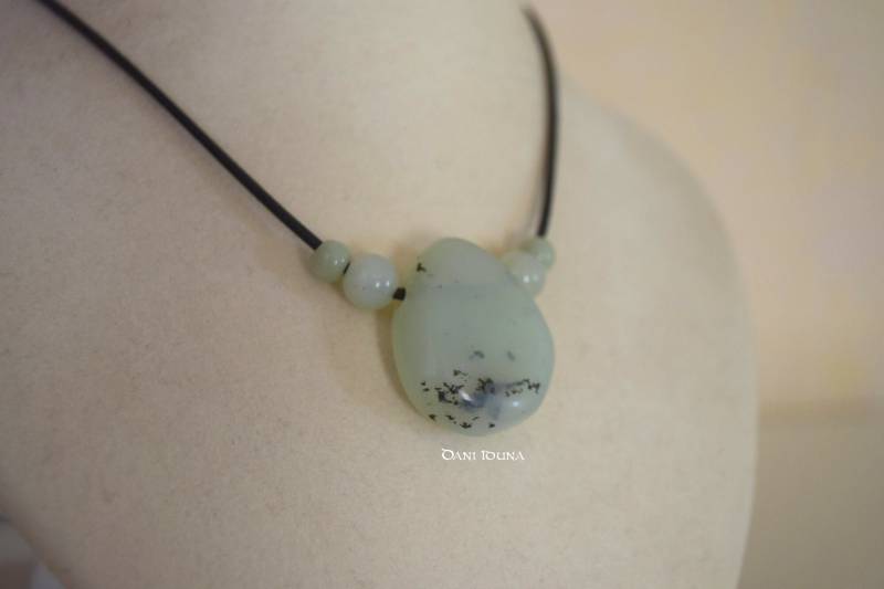 Jade Serpentin Kette, Halskette Serpentin, Edelsteinanhänger Mit Kette von DaniIduna