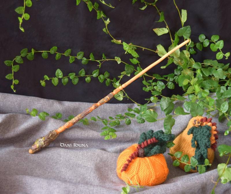 Zauberstab Aus Holz, Handgefertigt, Zauberer Und Hexen Zauberstab Aus Holz, Handgefertigt, Zauberer Und Hexen von DaniIduna