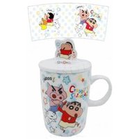 Crayon Shin-Chan Ceramic Mug With Lid 1 pc von Daniel & Co.