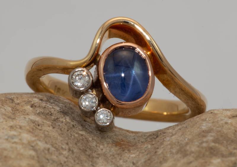 Ceylon Stern Saphir Und Diamant Ring in 18K Rose Tricolor Gold von DanielSommerfeld