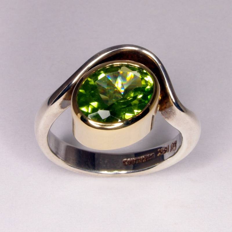 Grüner Peridot 18K Gelbgold Und Sterling Silber Ring Größe 7 1/2 von DanielSommerfeld