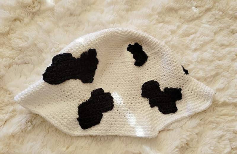 Gehäkelter Eimer "Holy Cow" Hut - Handgemachter Tier Süßer Valentinstag Geschenk" von DanielaLeonShop