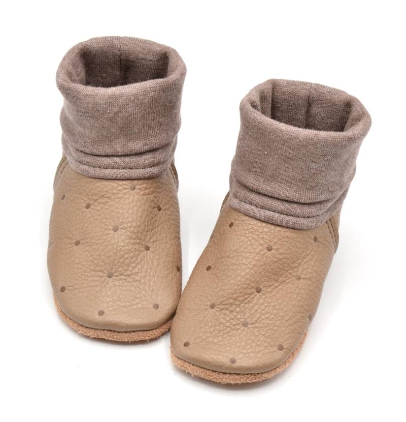 Daniela Nagel - Krabbelschuhe Für Babys Und Kleinkinder Aus Bioleder Dots Beige/Grau von DanielaNagel