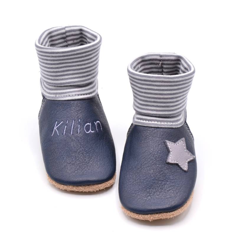 Zusatzoption Name Gestickt Personalisierung Für Krabbelschuhe Von Daniela Nagel von DanielaNagel