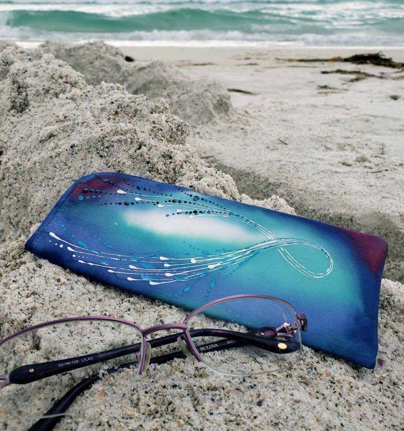 5-101 Seiden Brillenetui "Blauer Tanz" Blau, Türkis, Weiß Und Schwarz." 5-101 Seiden Brillenetui "Blauer Tanz" Blau, Türkis, Weiß Und Schwarz." von DanielaStudio17