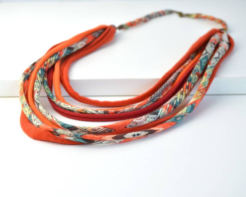 Handgemachte Stoffkette in Gebranntem Orange, Stoffkette, Halskette Aus Stoff, Halskette, Boho-Chic-Halskette, Originelle Handgemachte Stoffkette in Gebranntem Orange, Stoffkette, Halskette Aus Stoff, Halskette, Boho-Chic-Halskette, Originelle von DanielabarbieriCo