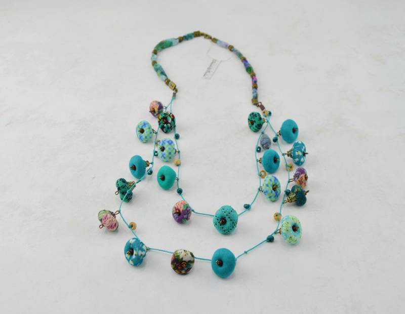 Mehrfarbige Perlen Lange Halskette, Stoffkette, Boho Handgefertigte Mehrfarbige Perlen Lange Halskette, Stoffkette, Boho Handgefertigte von DanielabarbieriCo
