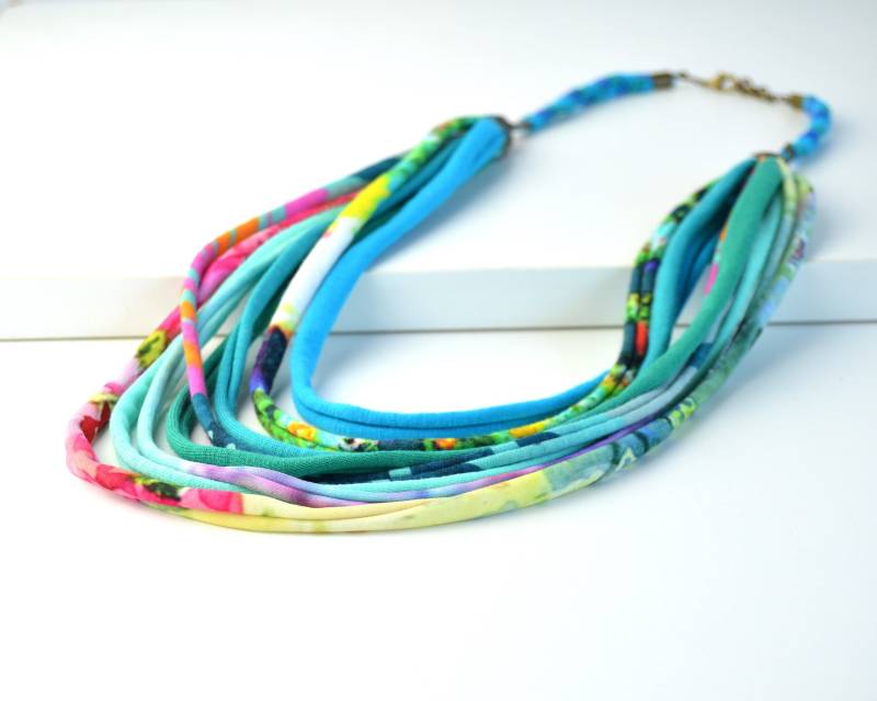 Türkise Stoffkette, Aquamarin-Textilkette, Himmelblaue Bunte Originelle Stoffkette Türkise Stoffkette, Aquamarin-Textilkette, Himmelblaue Bunte Originelle Stoffkette von DanielabarbieriCo