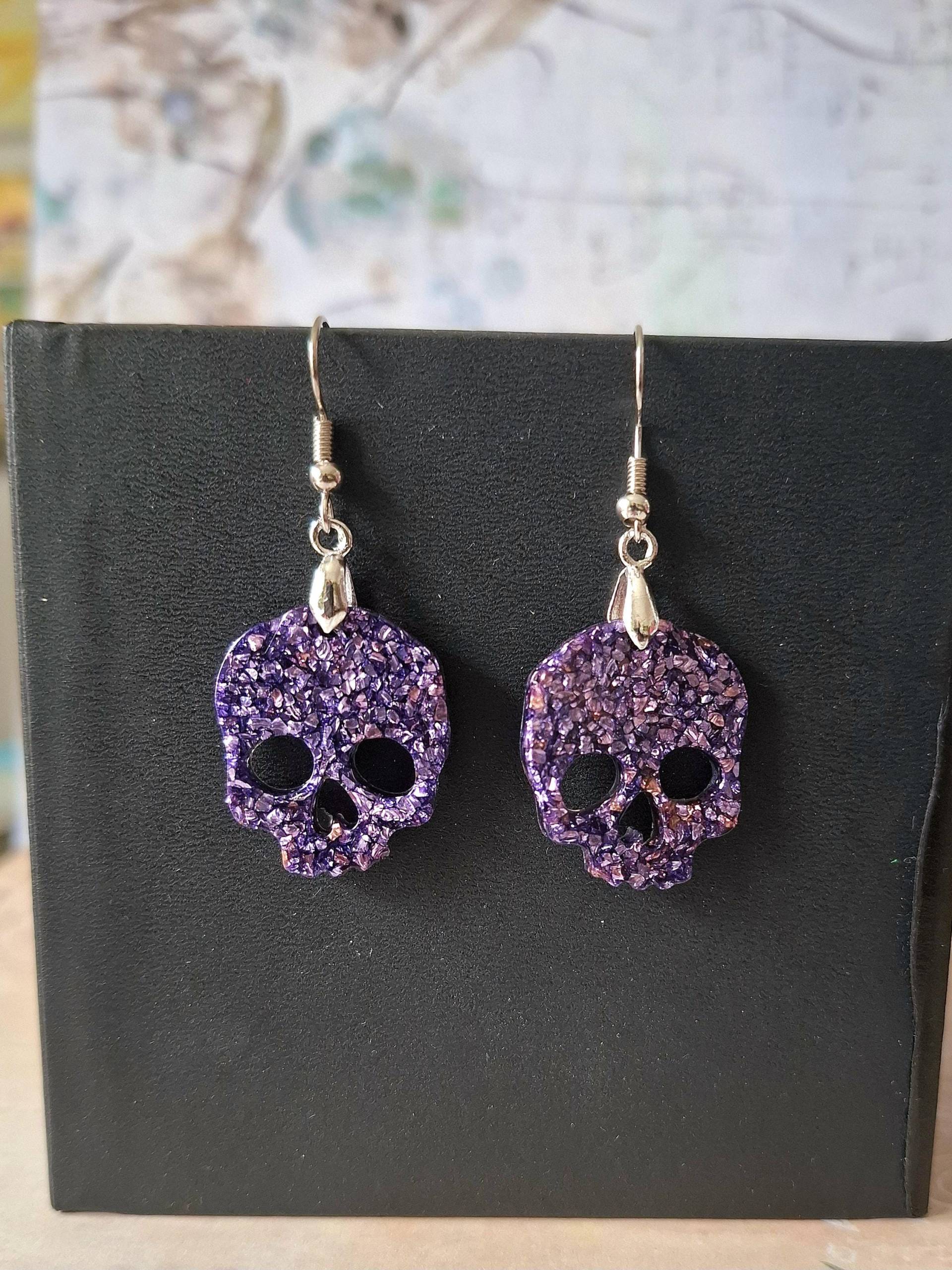 Ohrringe "Totenkopf" Aus Kunstharz Ohrringe "Totenkopf" Aus Kunstharz von DanielasHarzschmuck