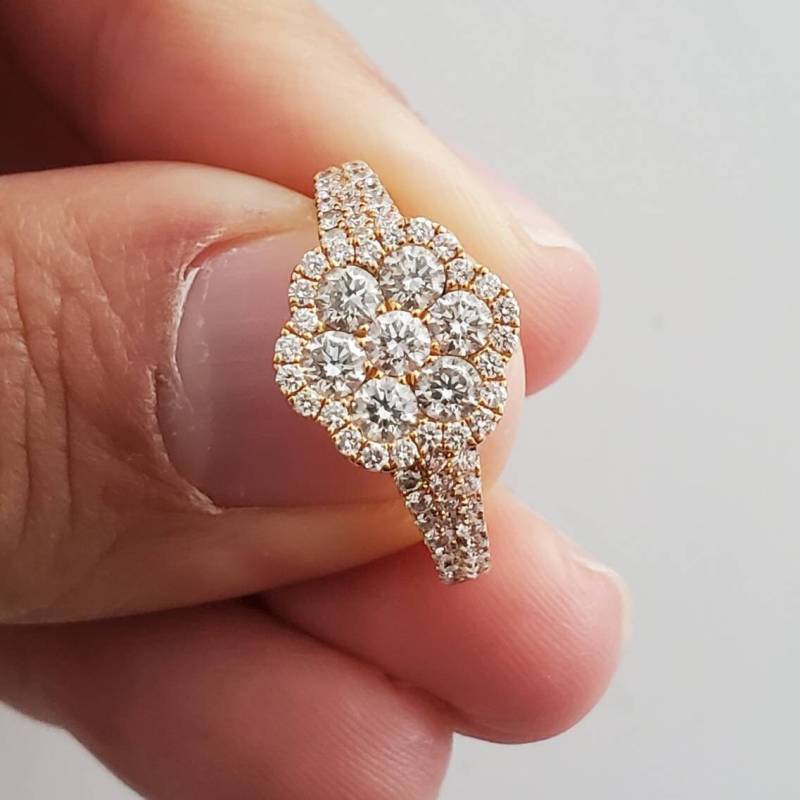 18K Rose Gold Diamant Blumenring 2.15 Karat Pave Verlobungsring von DaniellesCollection