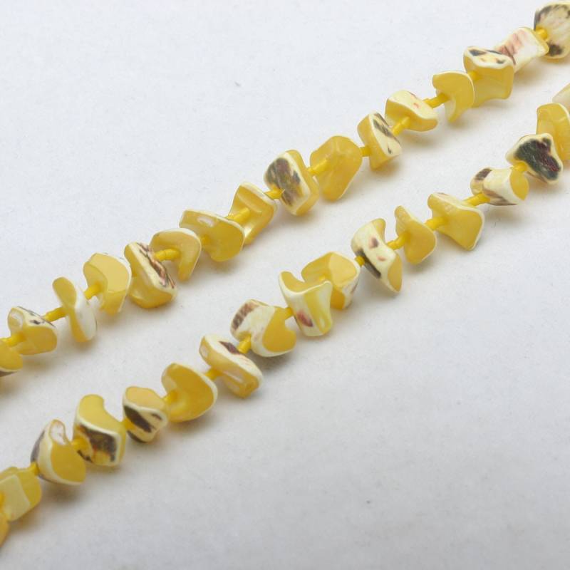 Vintage Gelb Gefärbte Perlenkette Aus Perlmutt 1970's Bethlehem von DaniellesCollection