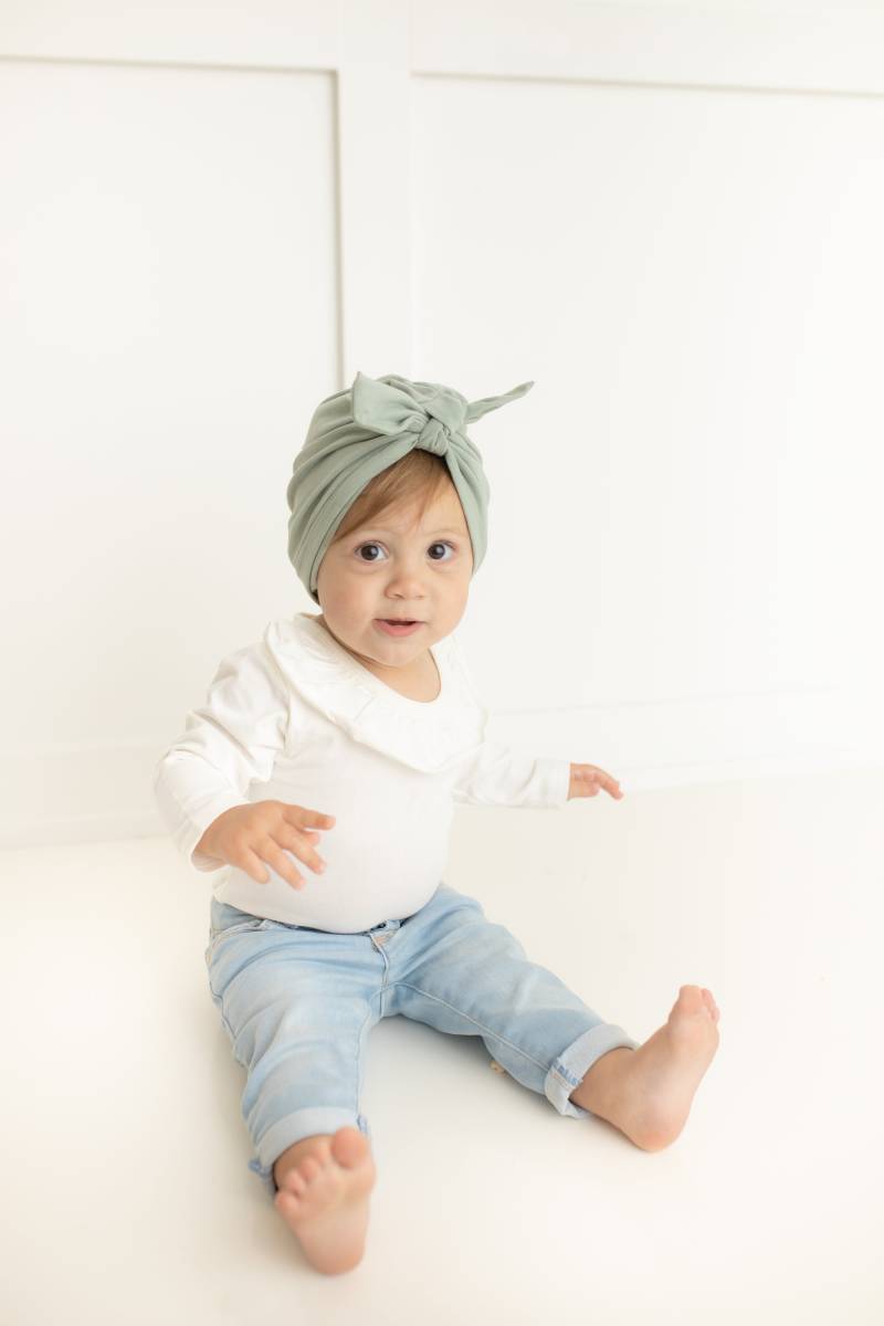 Dusty Sage Baby Turban - Knotenmütze, Kleinkind Mütze von DanielsThreadz