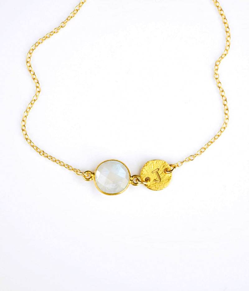 Benutzerdefinierte Natürliche Mondstein Kreis Halskette Mit Anfangsanhänger Personalisierter Juni Geburtsstein Silber Oder Gold Regenbogen von DaniqueJewelry