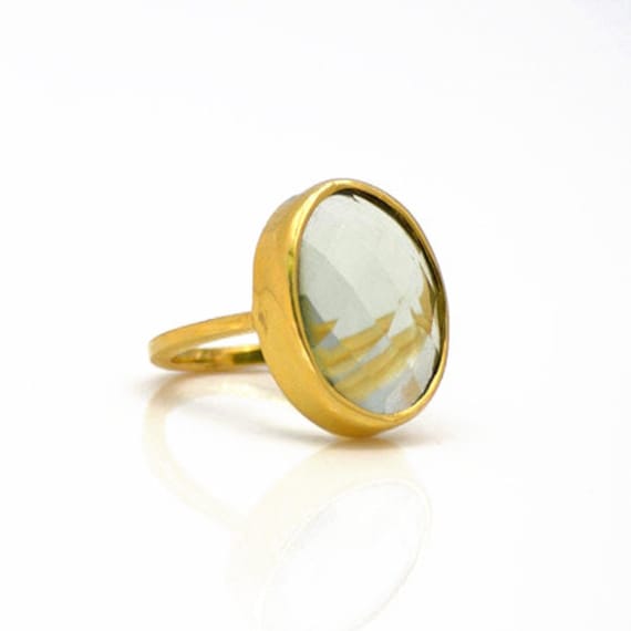 Großer Grüner Amethyst Ring, Vermeil Goldring, Ovaler Großer Edelsteinring, Lünette Februar Birthstone Statement Ring von DaniqueJewelry
