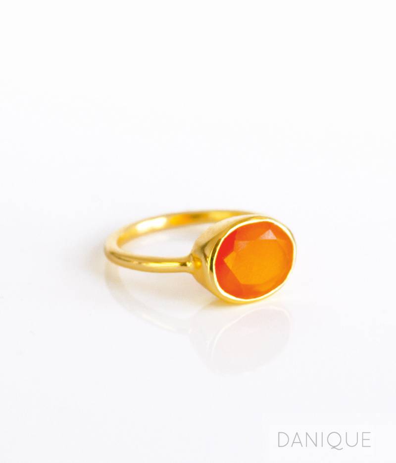 Natürlicher Karneol Ring Lünette Set Oval Herbst Orange Edelstein Stapelring Geburtstagsgeschenk Für Sie Frauen von DaniqueJewelry