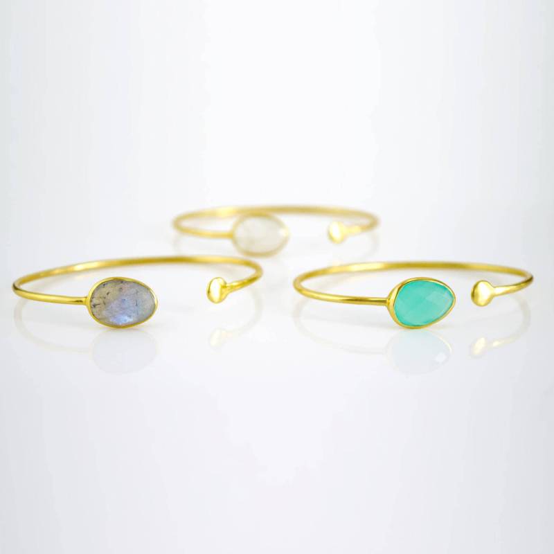 Regenbogen Mondstein Armband, Benutzerdefinierte Initial Birthstone Armreif, Personalisierte Brautjungfer Name Juni Anfangsarmband von DaniqueJewelry