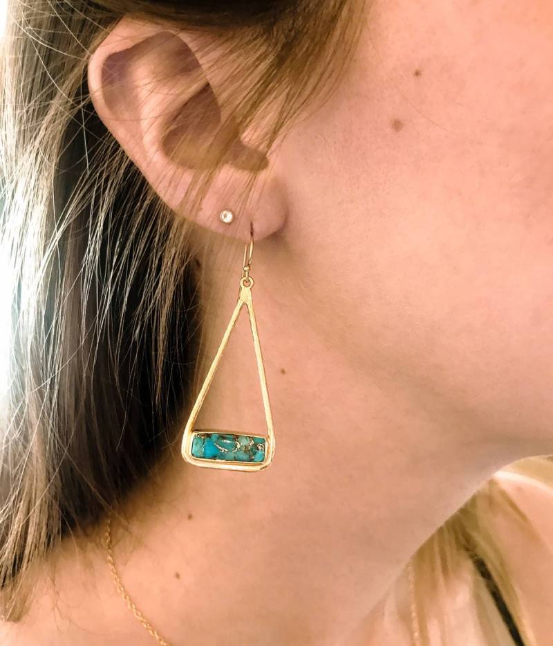 Adira Series Kupfer Türkis Baumeln Ohrringe, Gold Dreieck Tropfen Hochzeit Brautjungfern Schmuck, Statement Edelstein Bar von DaniqueTrends