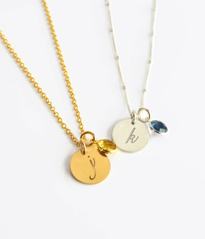 Benutzerdefinierte Halskette Mit Initial Und Geburtsstein Zierliche Gravierte Plättchen-Halskette Für Frauen Gold Fill Oder Sterling Silber von DaniqueTrends