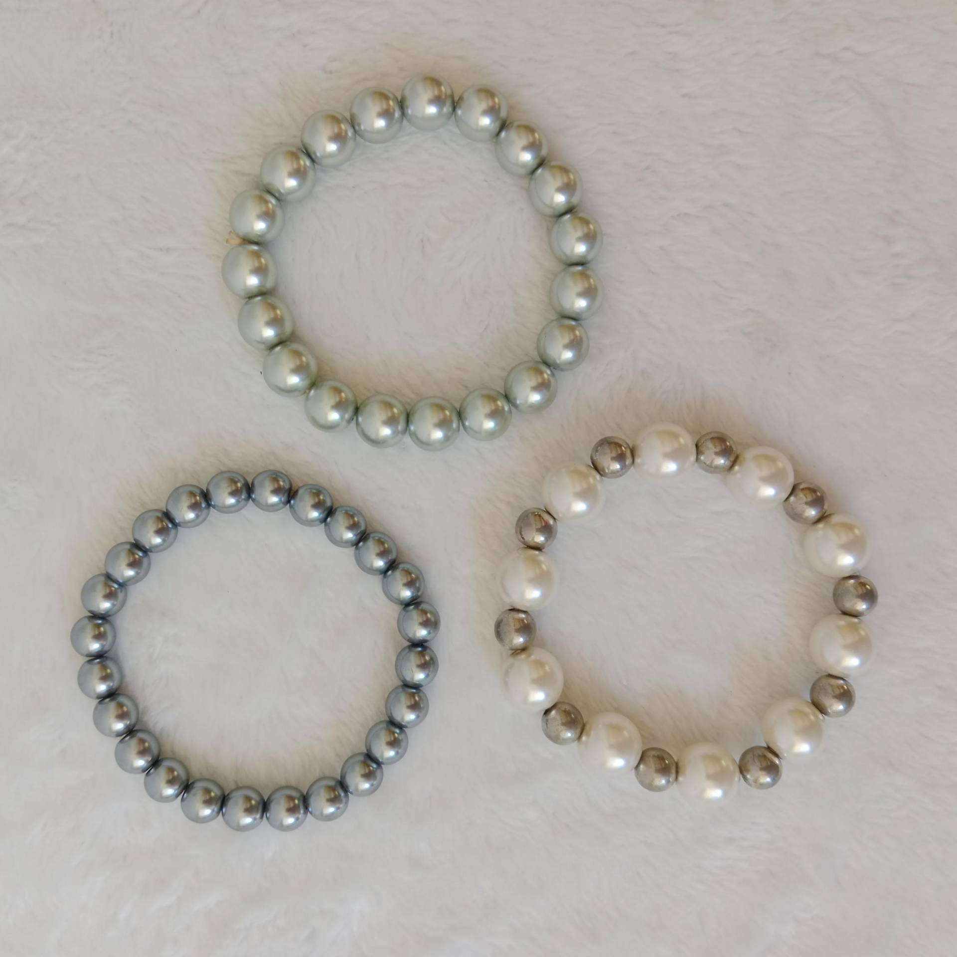 3Er Set Vintage Armband in Perlmutter Blau Weiß Und Silber Von 3 Aus Kunstperlen Acrylperlen Retro Armreifen Avantgarde Schmuck Frauen 3Er Set Vintage Armband in Perlmutter Blau Weiß Und Silber Von 3 Aus Kunstperlen Acrylperlen Retro Armreifen Avantgarde Schmuck Frauen von DanisZauberladen