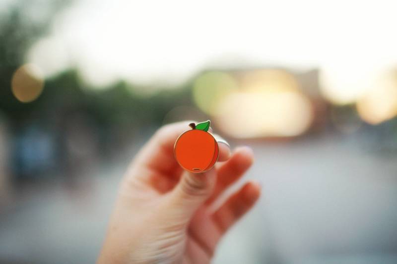 Oranger Emaille Pin Oranger Emaille Pin von DannaDesignCo