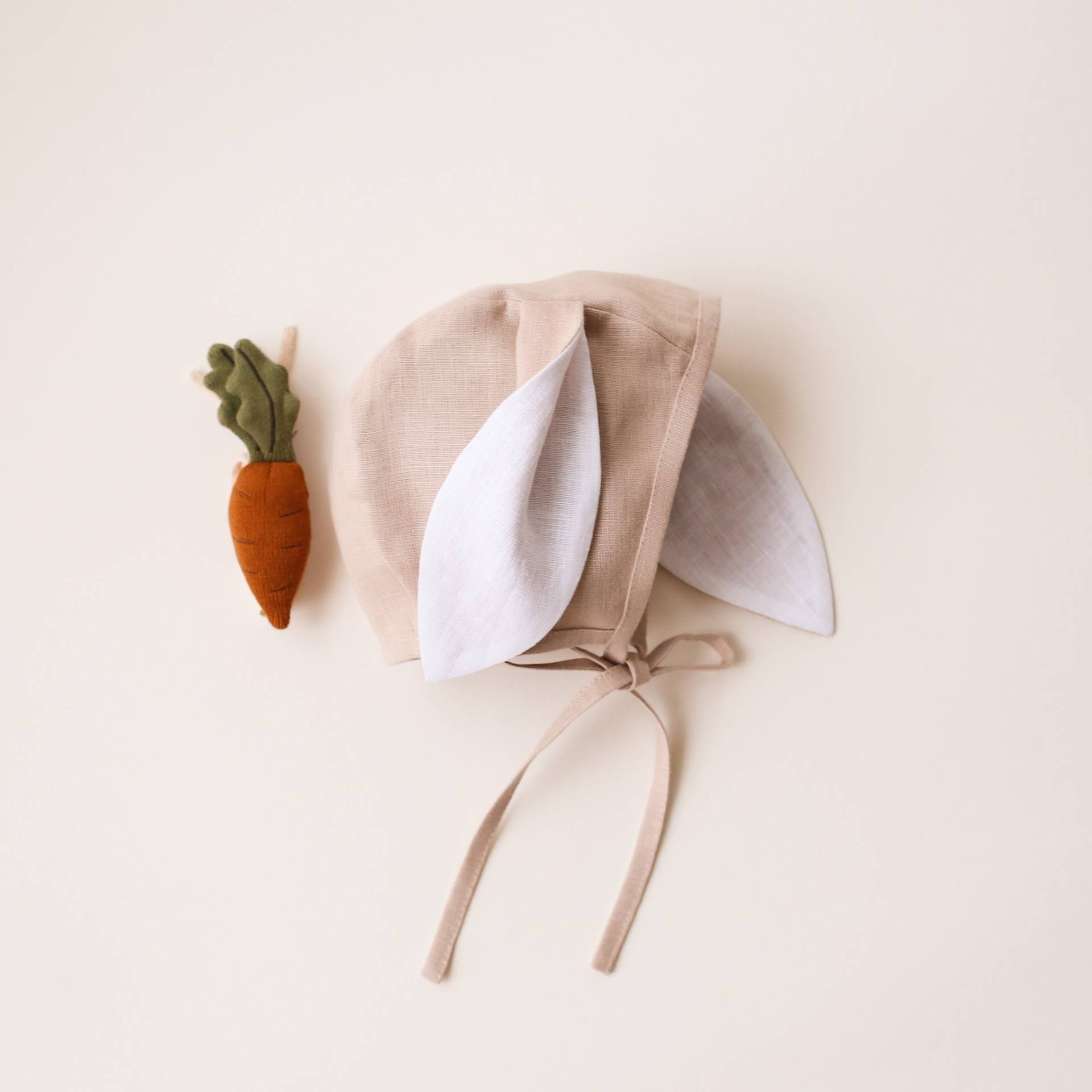Osterhasenmütze, Baby Leinen Bunny Bonnet | Farbe Beige Mit Milk Lined Ohren von DannieandLilou