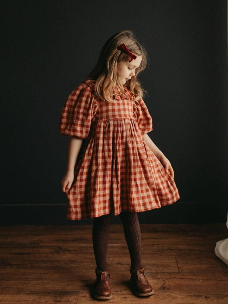 Mädchen Leinenkleid, Leinenkleid Mit Puffärmel Und Rüschenkragen | Farbe Butternut Karo von DannieandLilou