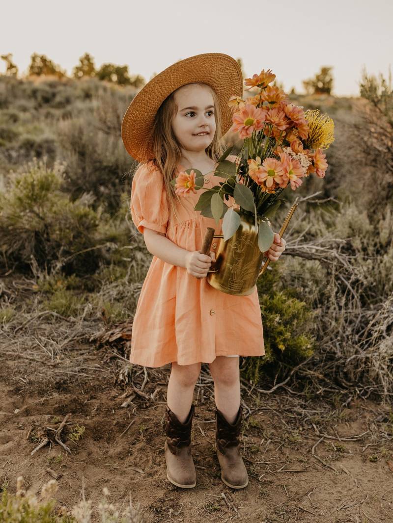 Leinen Kurzarm Knopfleiste V-Förmiger Ausschnitt Kleid | Farbe Pfirsich von DannieandLilou