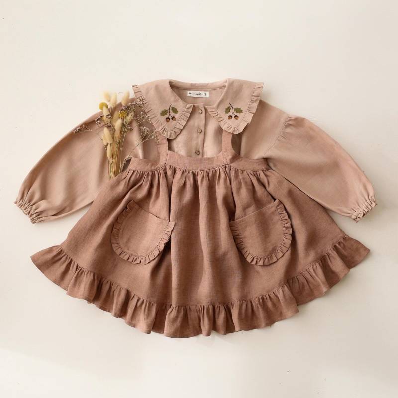 Leinen Set Für Mädchen, Bestickte Bluse Und Strapse Schürze von DannieandLilou