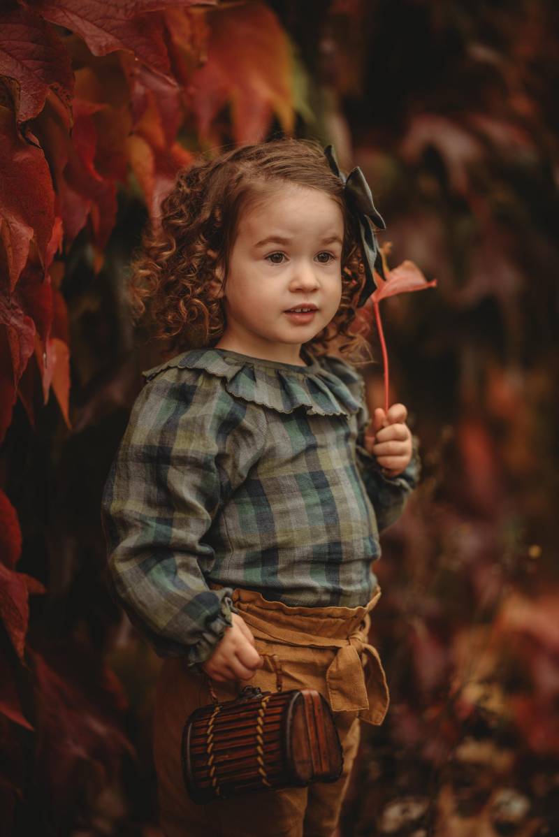 Mädchen Leinen Langarm Bluse Mit Bubble Sleeve Und Rüschenkragen | Farbe Moosgrün Karo von DannieandLilou