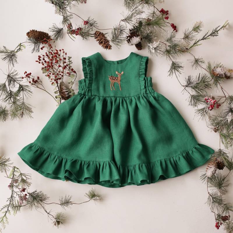 Weihnachtskleid Für Mädchen Aus Smaragdgrünem Leinen Mit "Hirsch" Stickerei." von DannieandLilou