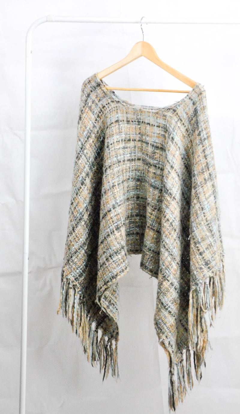 Upcycling Poncho von DansUpcycledFashion