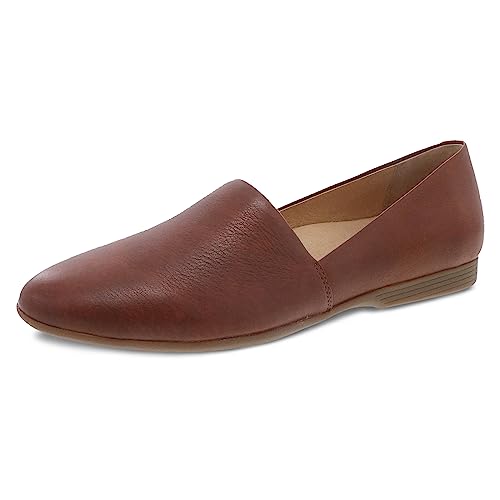 Dansko Larisa Slip-On Flats für Damen – bequeme flache Schuhe mit Fußgewölbeunterstützung – vielseitiges lässiges bis elegantes Schuhwerk – leichte Gummi-Außensohle, Sattel, 7.5-8 von Dansko